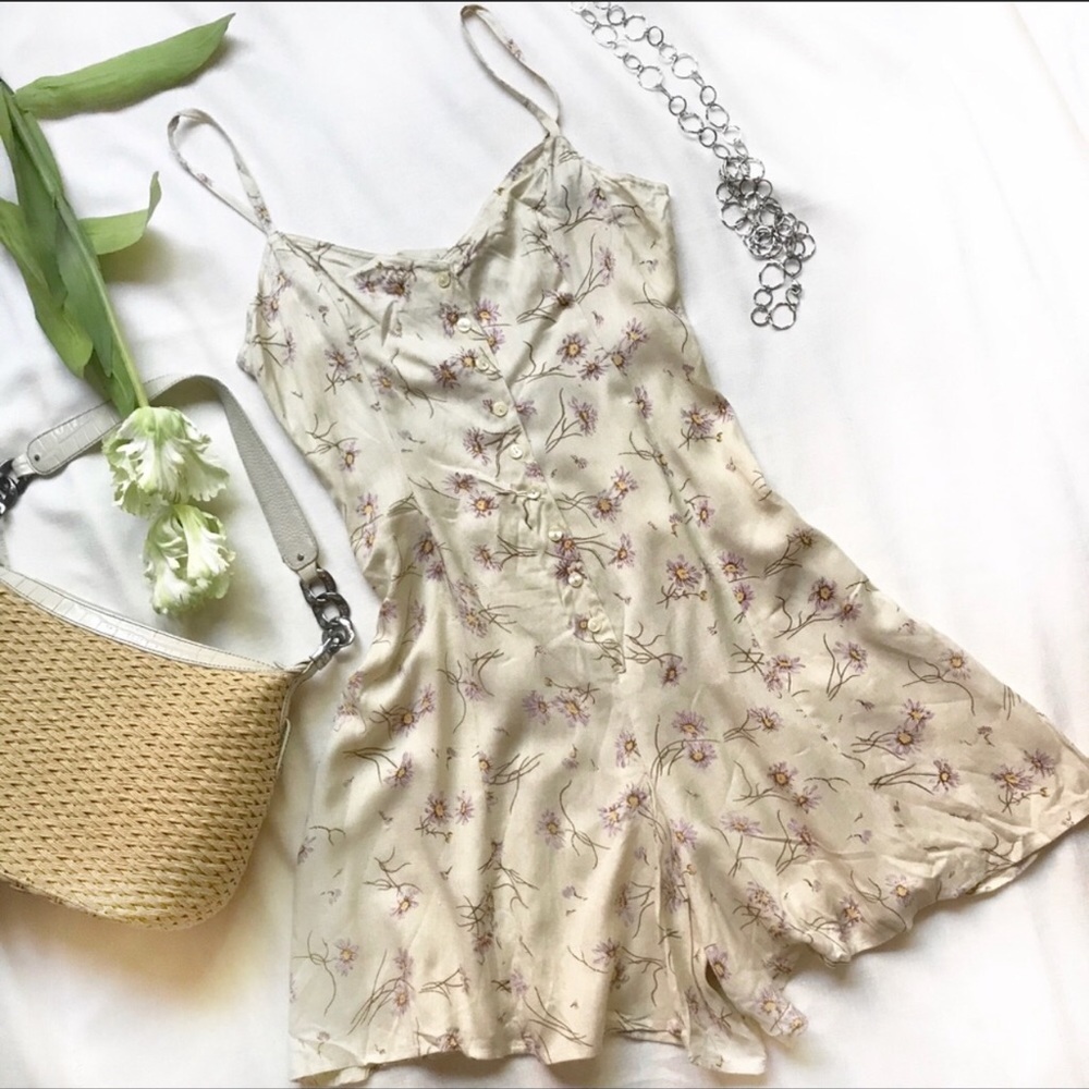 🌸CUTE! Floral crisscross back romper 90s core